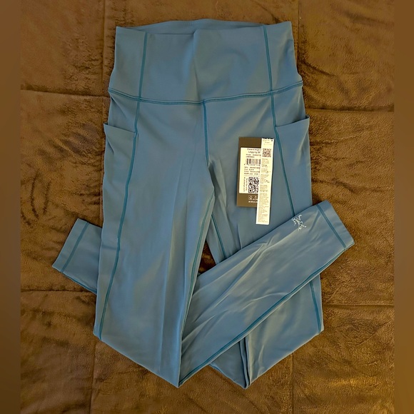 Arc’teryx Essent High Rise Legging 28” size 4 - Picture 15 of 16